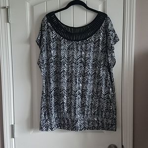 Lane Bryant satin trim t-shirt size 16